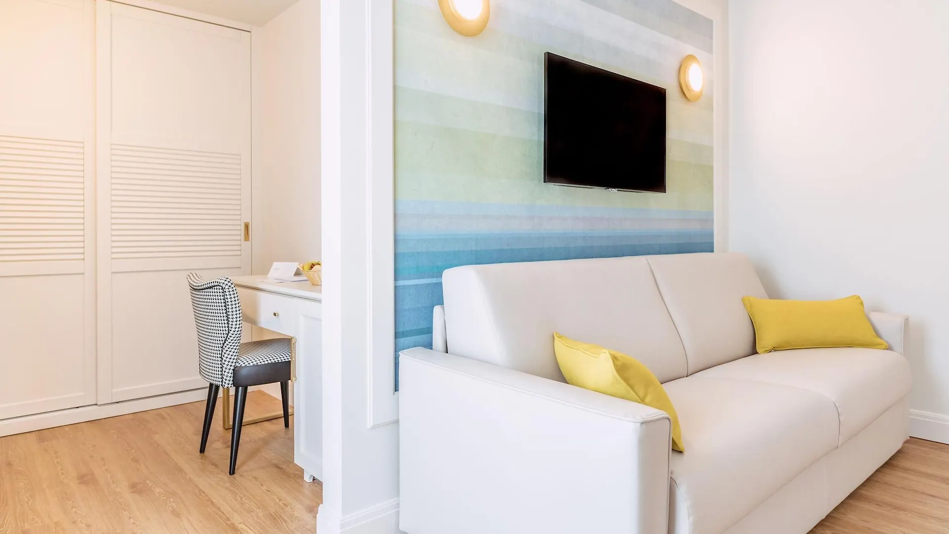 ****  Sky Pool Hotel Sole Garda Garda  Italien