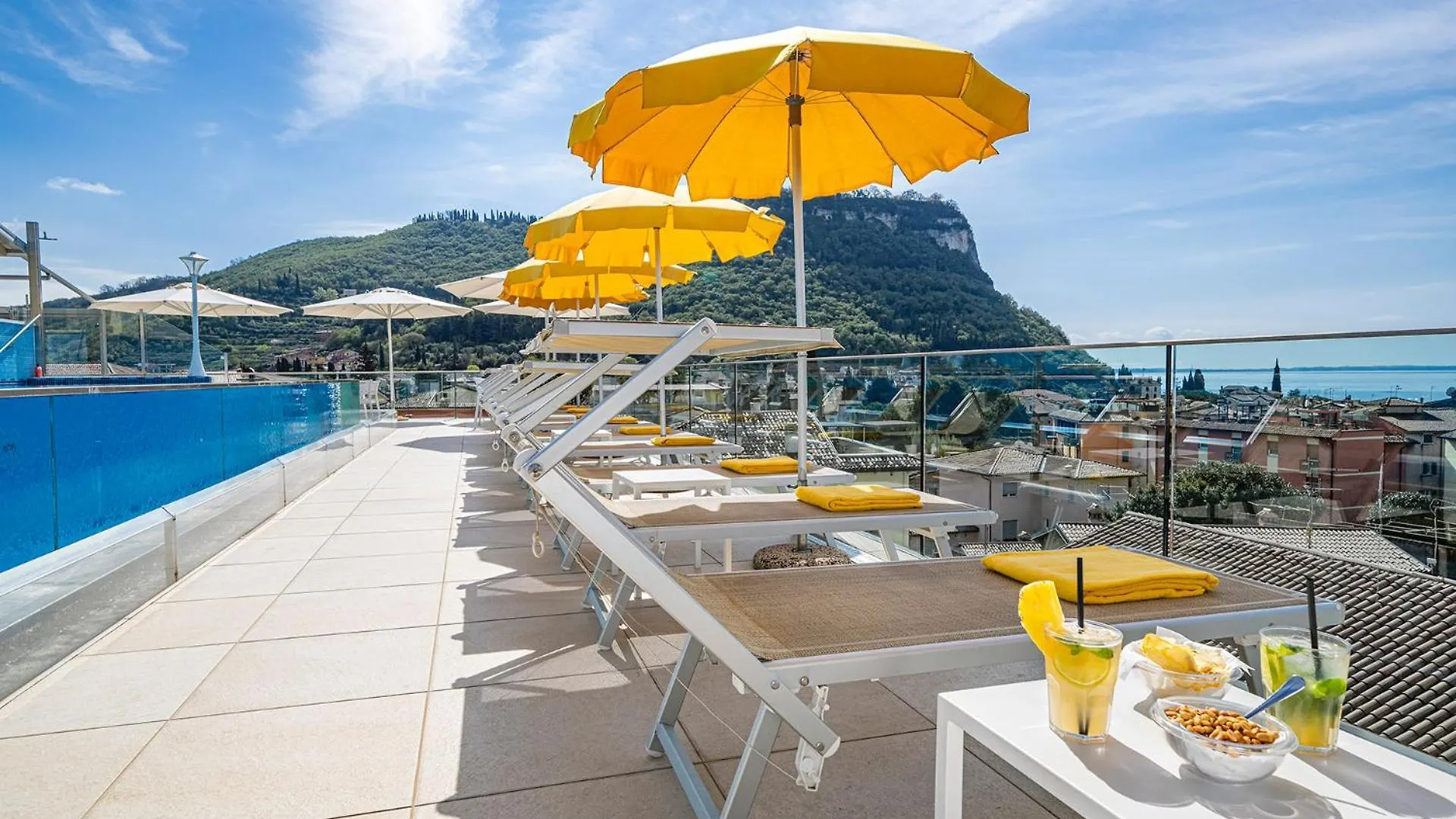 Sky Pool Hotel Sole Garda Garda  Italien