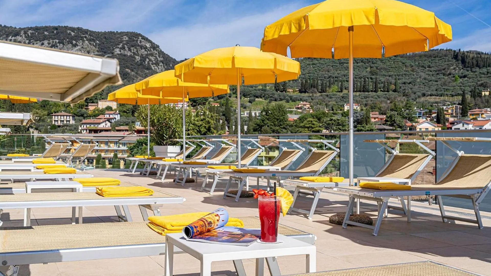 ****  Sky Pool Hotel Sole Garda Garda  Italien